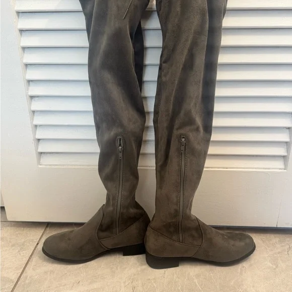 Generation Y Gray Over the Knee Boots Size 8 - Picture 4 of 9